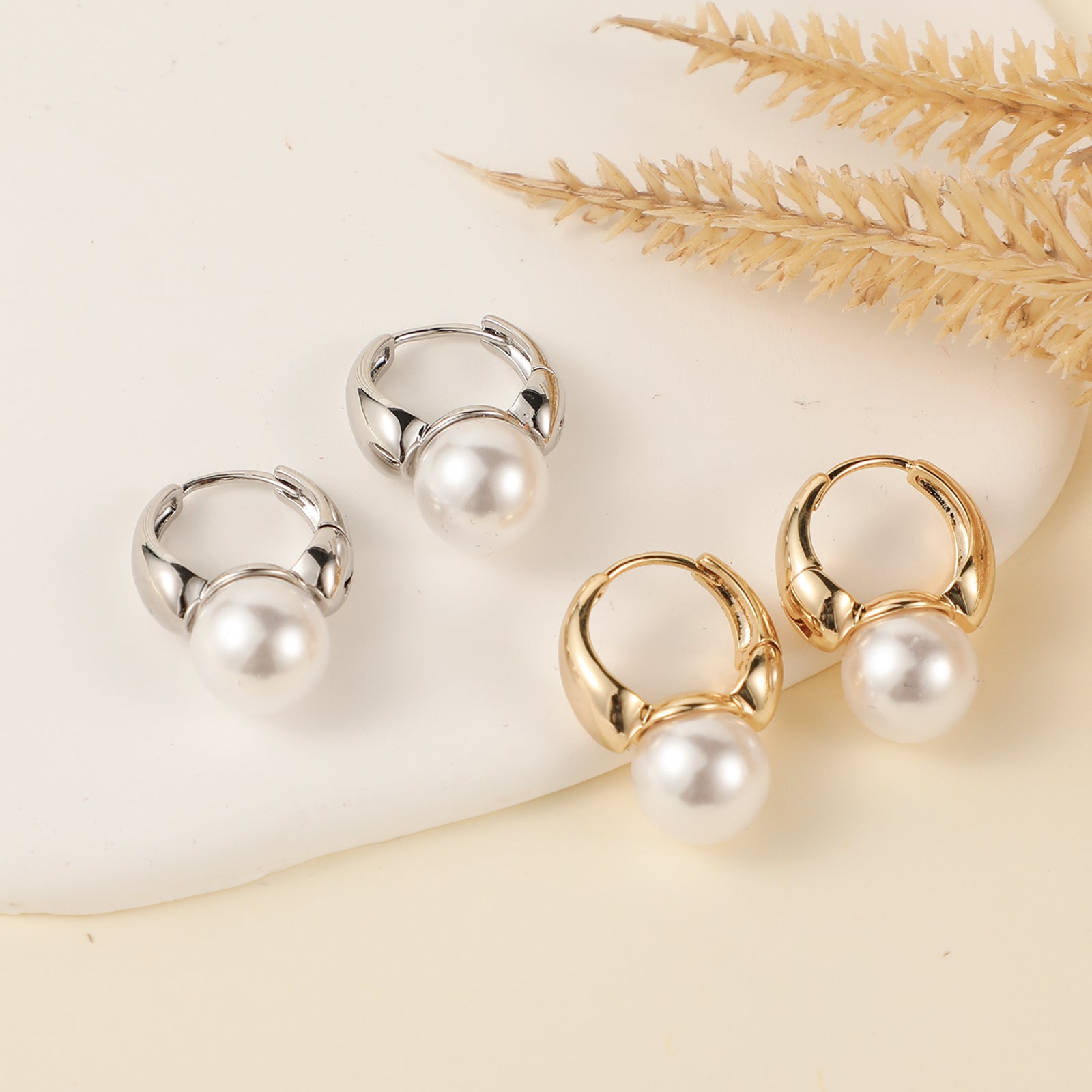 VENOCO Pearl Dainty Earrings