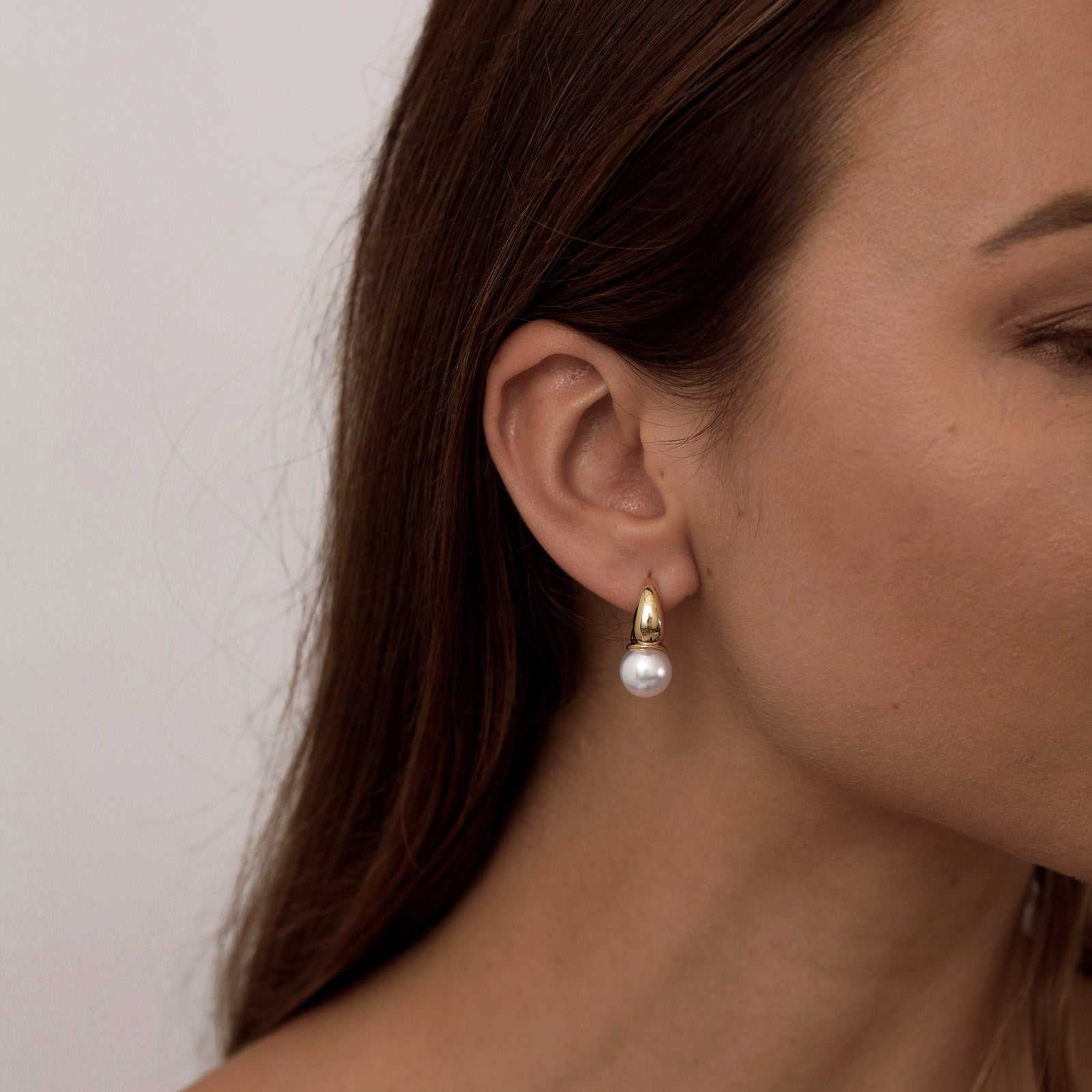 VENOCO Pearl Dainty Earrings