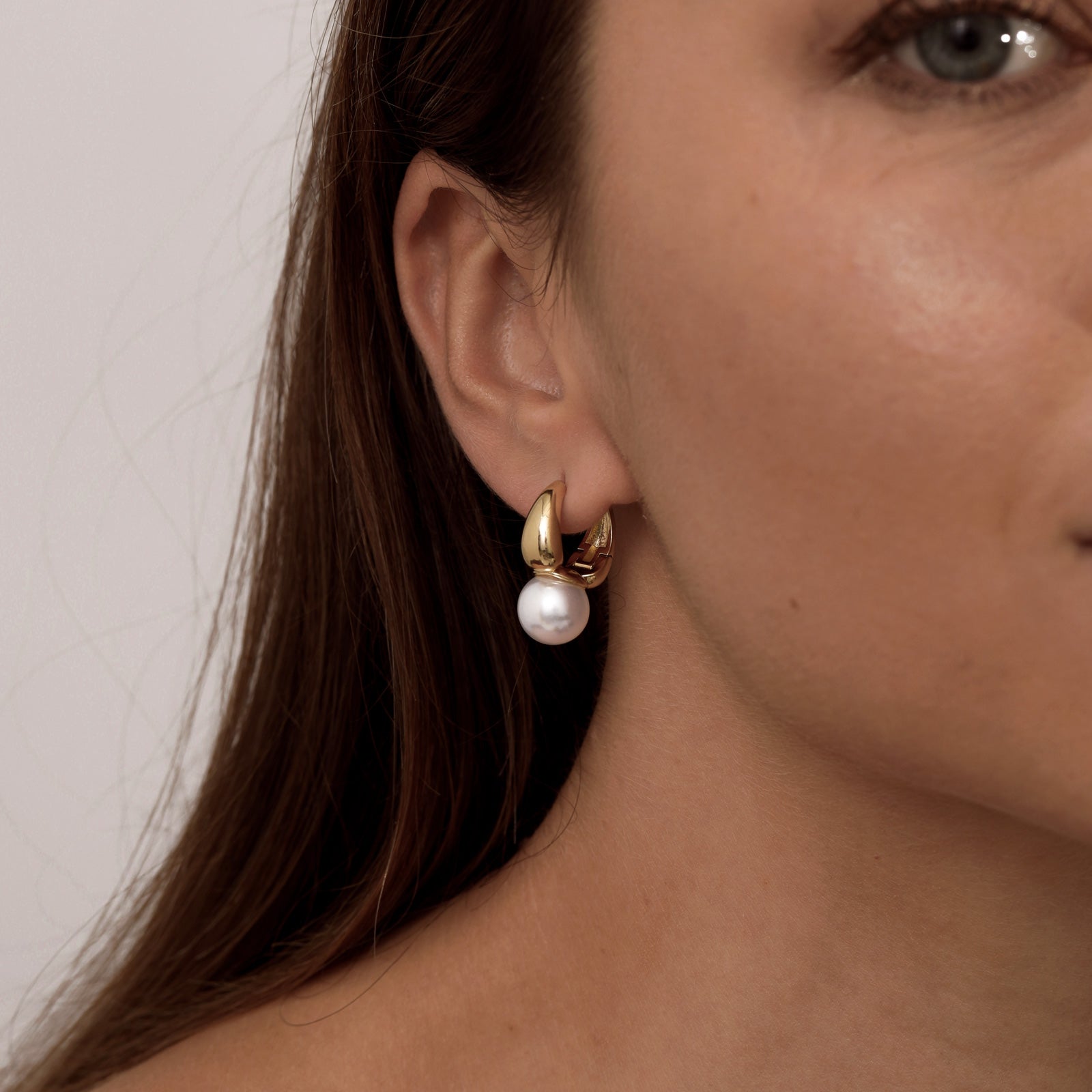 VENOCO Pearl Dainty Earrings