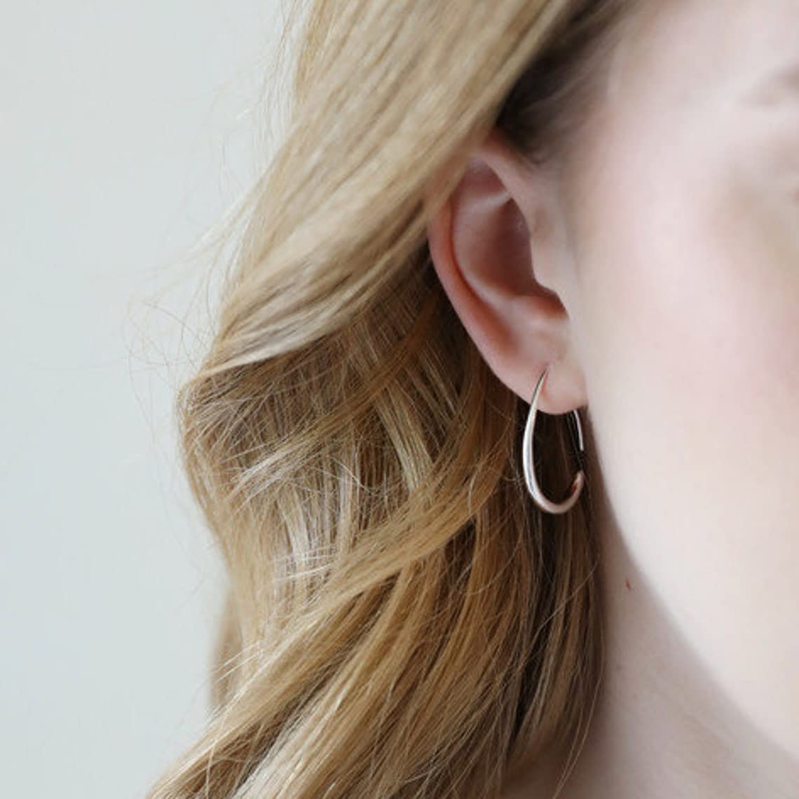 VENOCO Geometric Light Luxury Vintage Dainty Earring