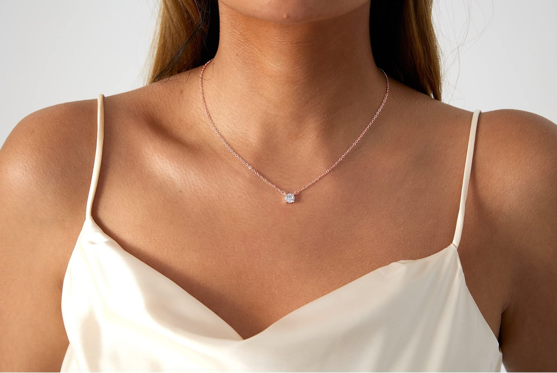 VENOCO Attractive Design Dainty Necklaces