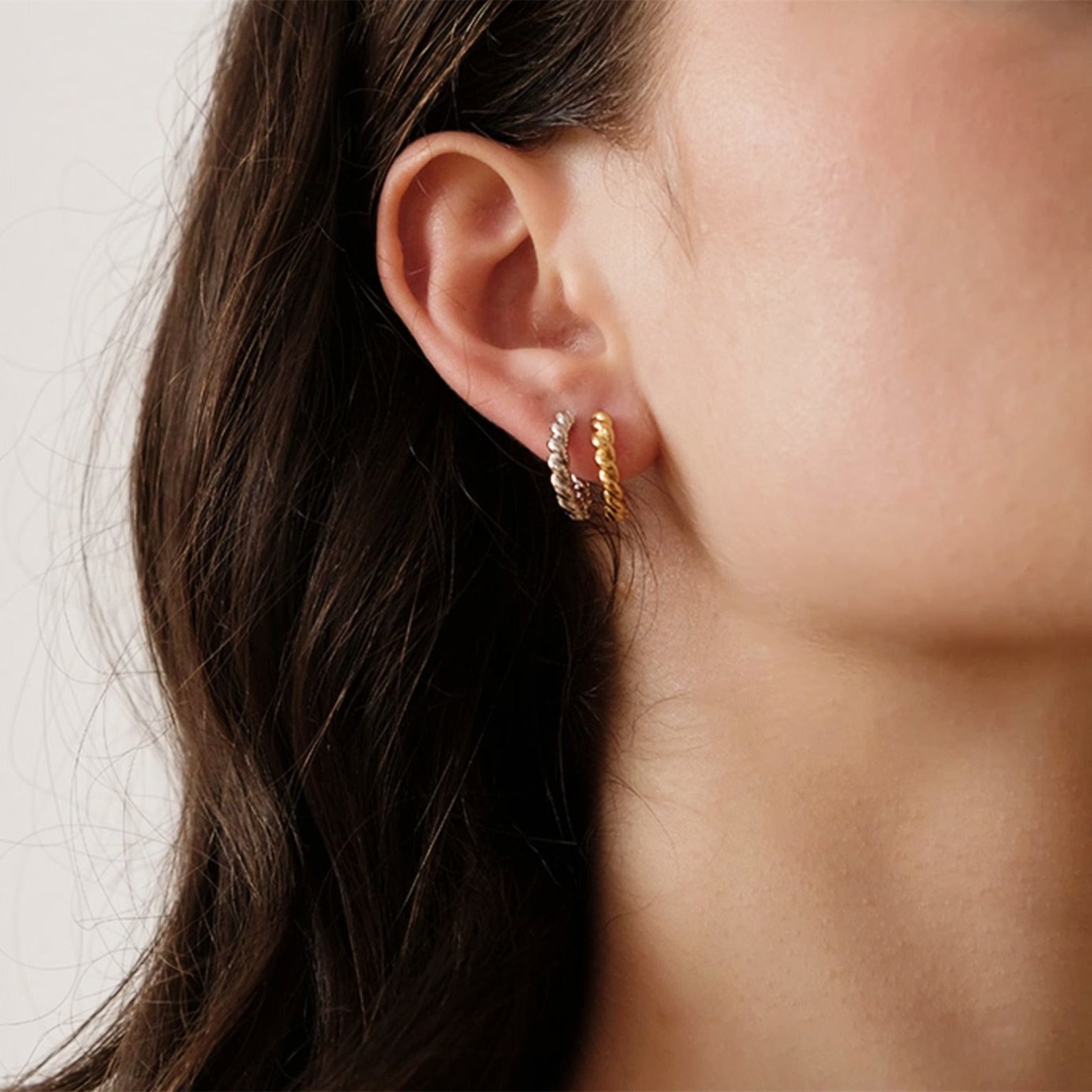 VENOCO Twisted Cord Dainty Earring