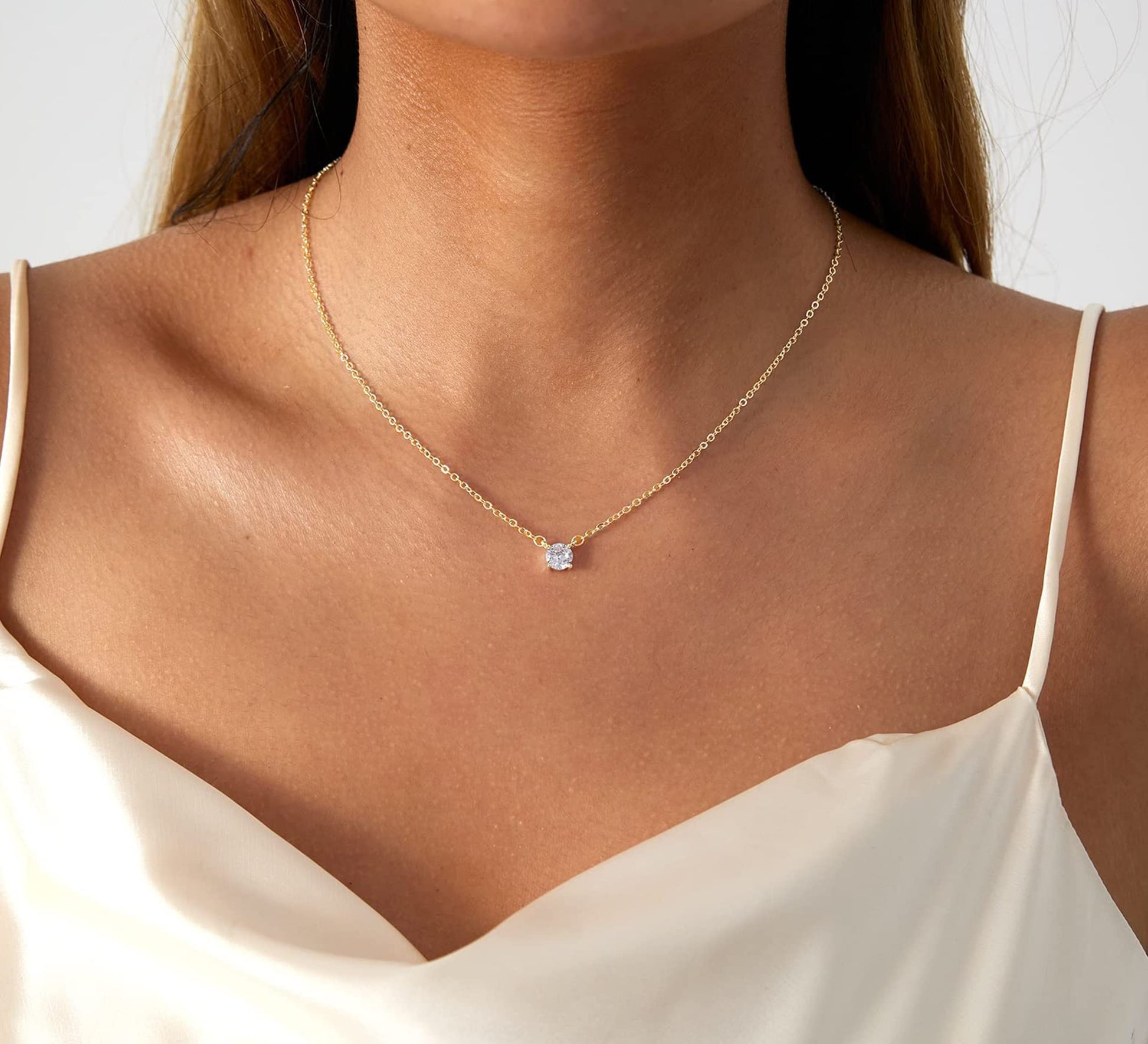 VENOCO Attractive Design Dainty Necklaces
